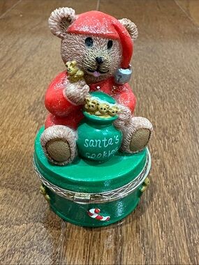 Claire’s vintage 1999 Christmas Teddy Bear Santa's Cookies Trinket Box